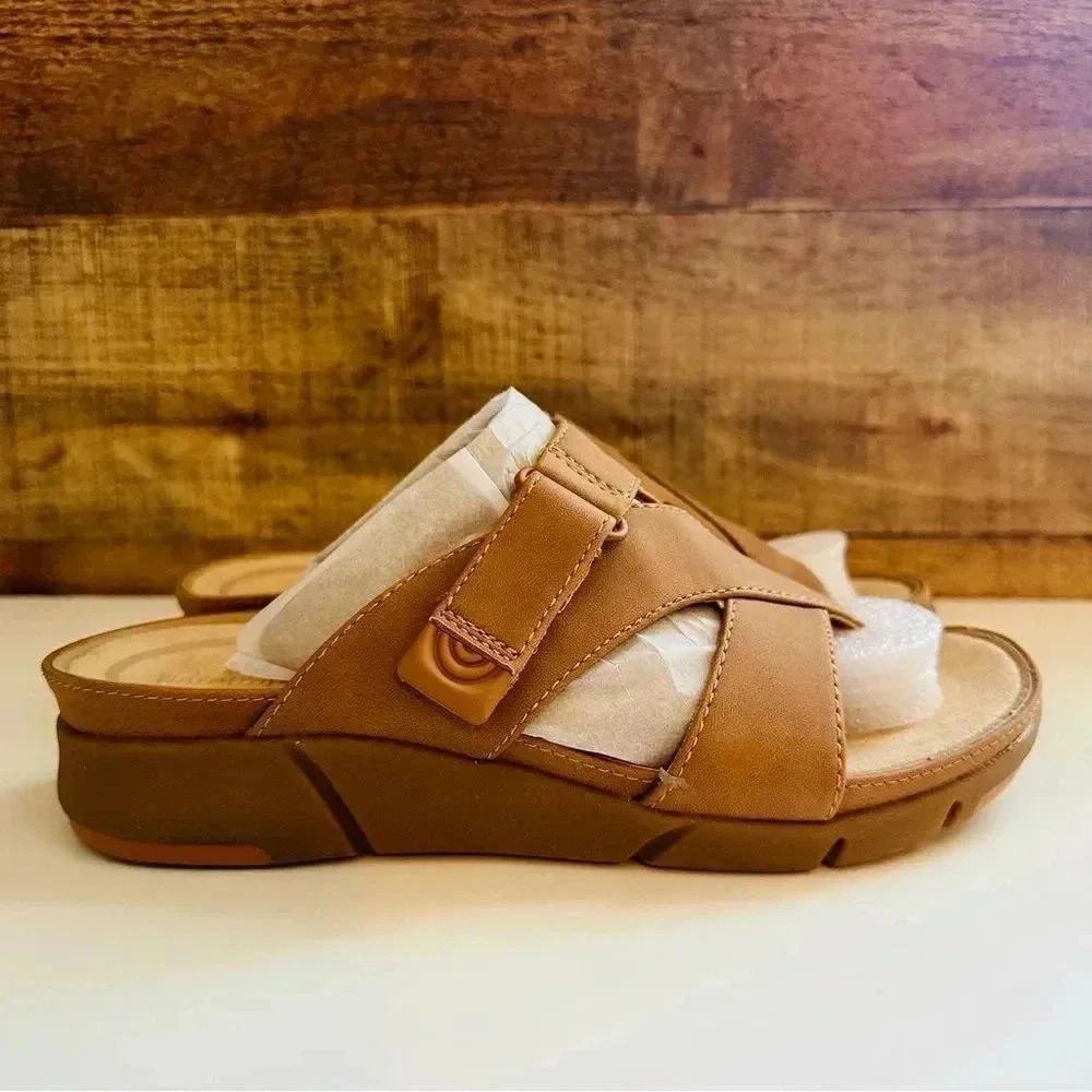 NIB Baretraps Nalani Caramel Slide Sandals - Picture 3 of 8
